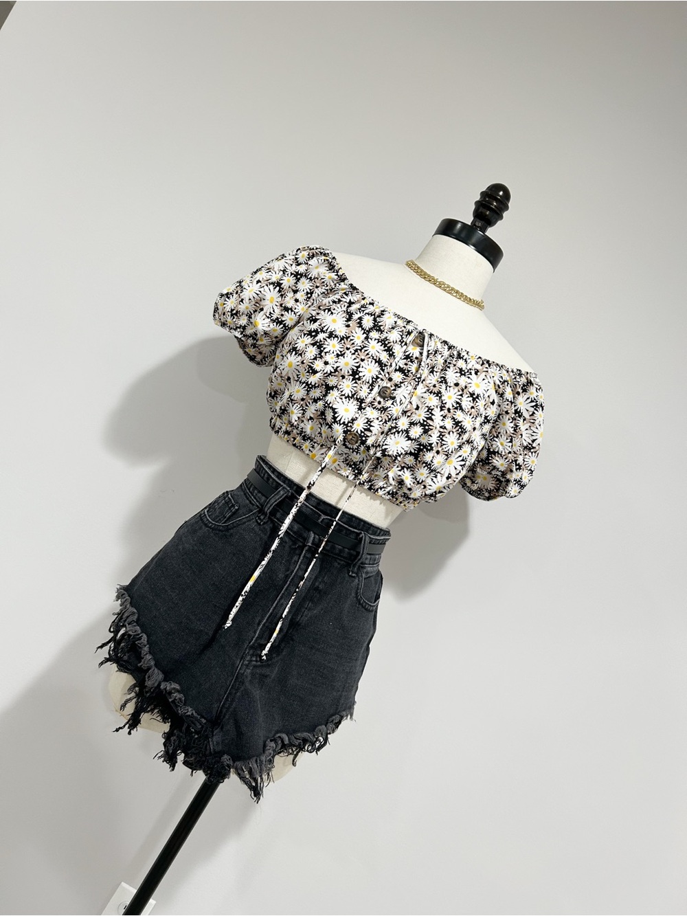 Lily Rose Daisy Print Off-Shoulder Top - White, Black & Yellow